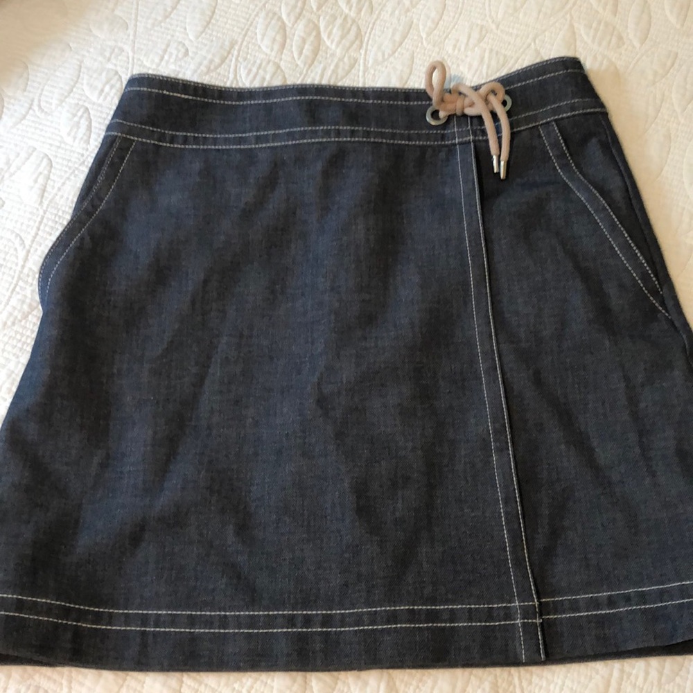 Ann Taylor denim / chambray skirt